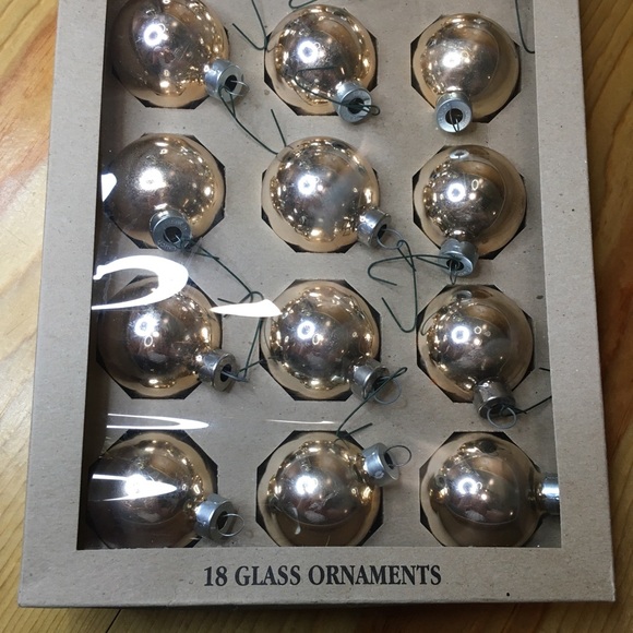 18 Glass Ornaments in Box Christmas Holiday Tree Decorations Small Ball - Picture 2 of 14